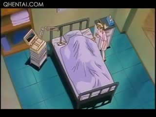 Sensual hentai enfermeira fica amarrado para cima e fodido por porcas paciente